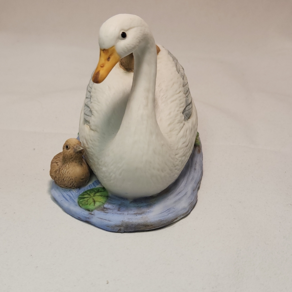 Homco Swan Figurine - Picture 3 of 6